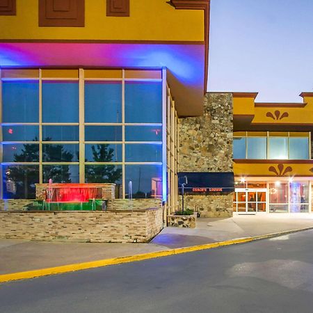Clarion Inn & Suites University Center Auburn Bagian luar foto