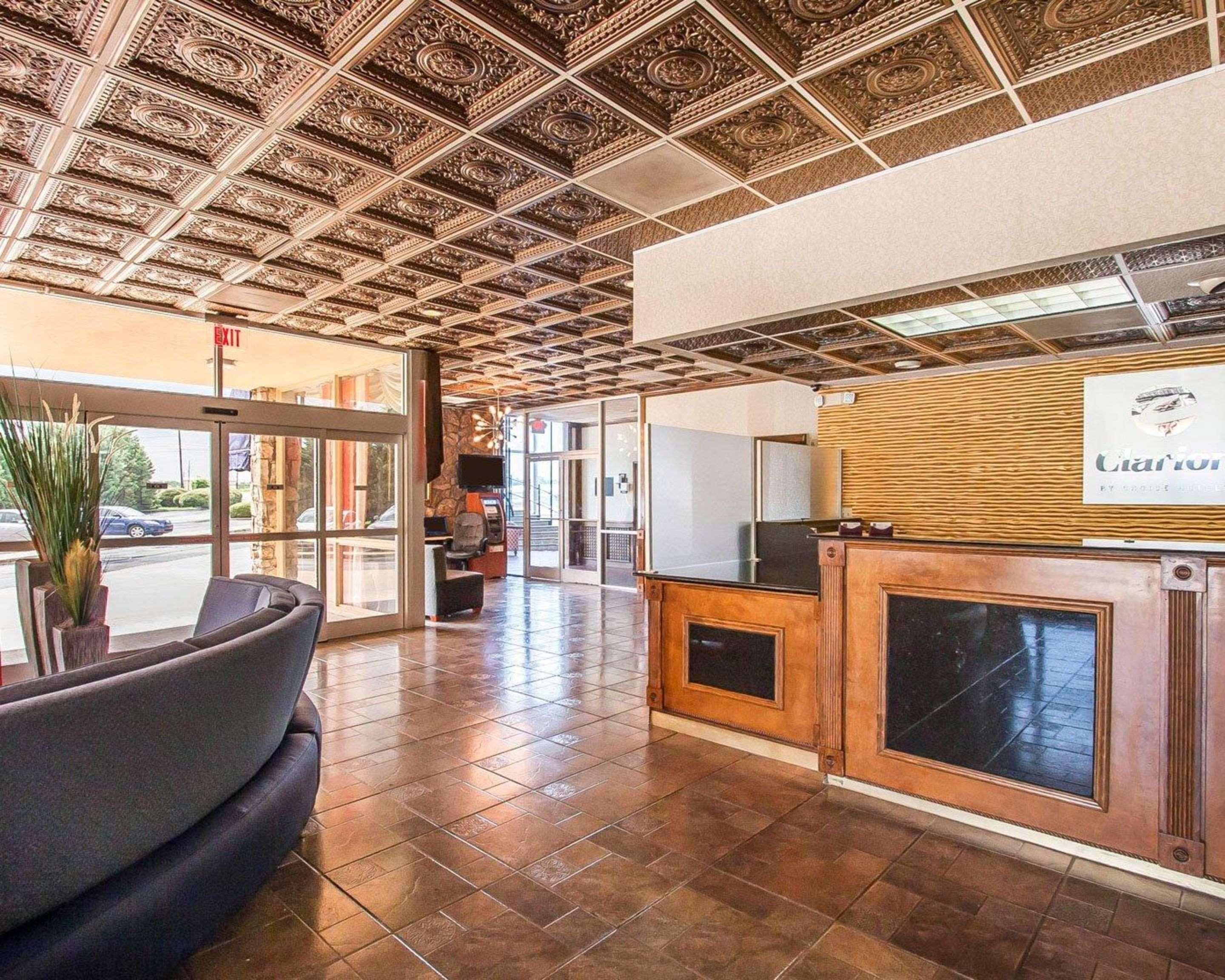 Clarion Inn & Suites University Center Auburn Bagian luar foto