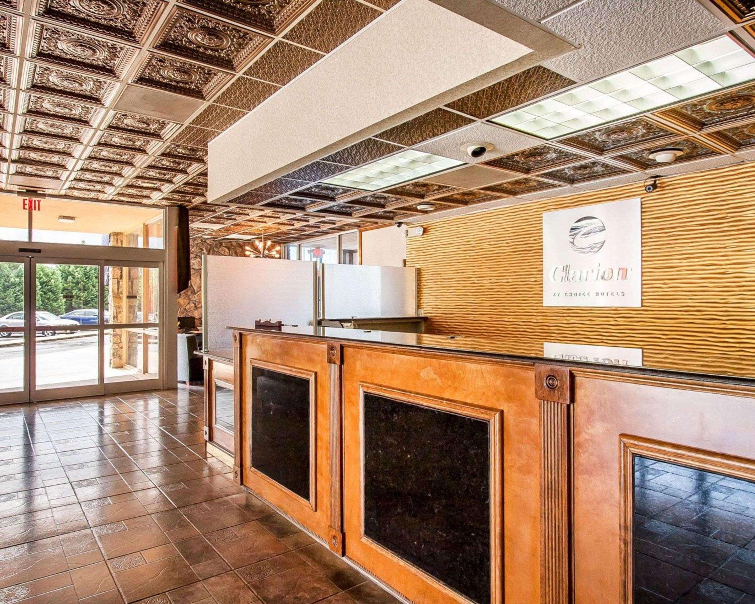 Clarion Inn & Suites University Center Auburn Bagian luar foto