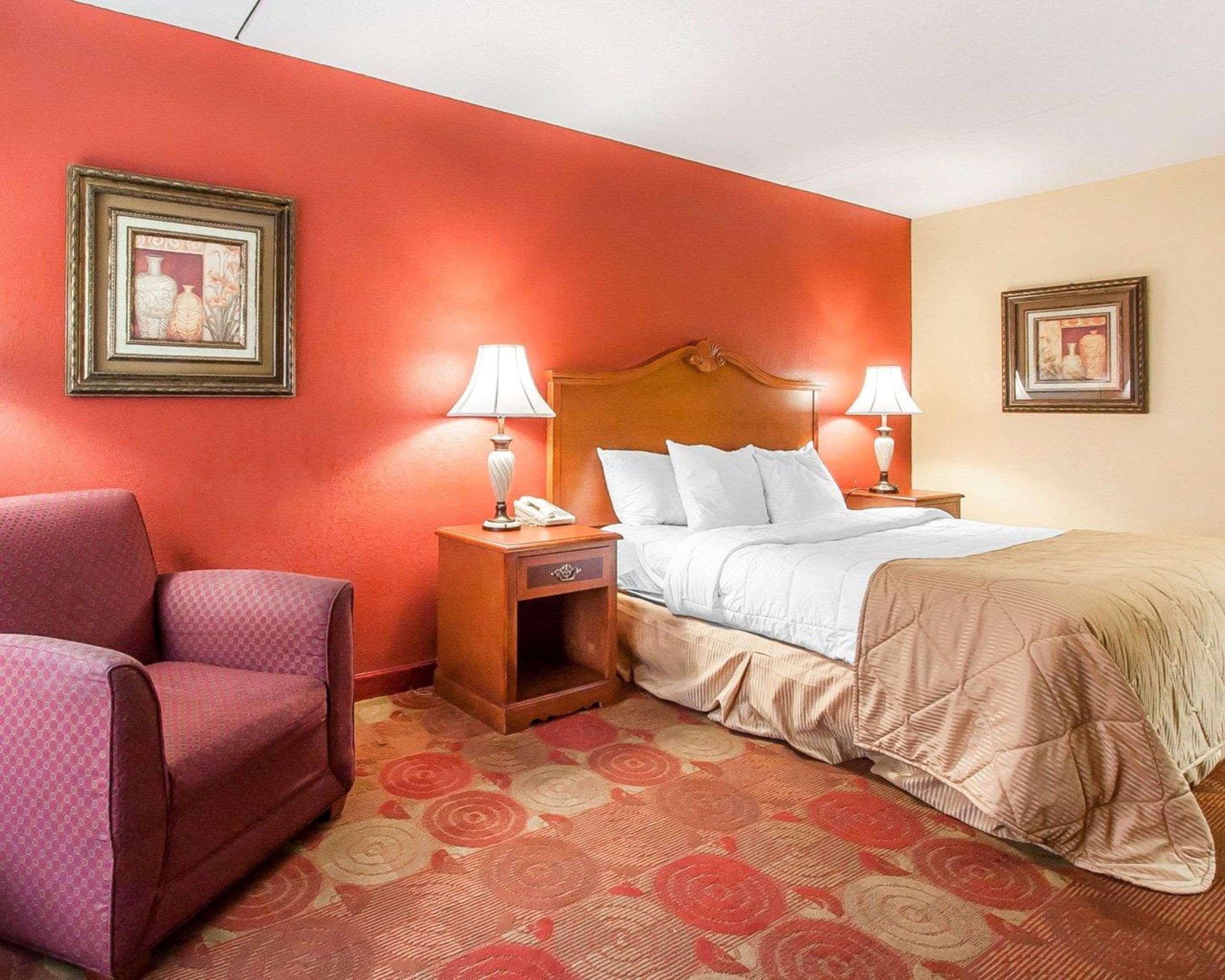 Clarion Inn & Suites University Center Auburn Bagian luar foto
