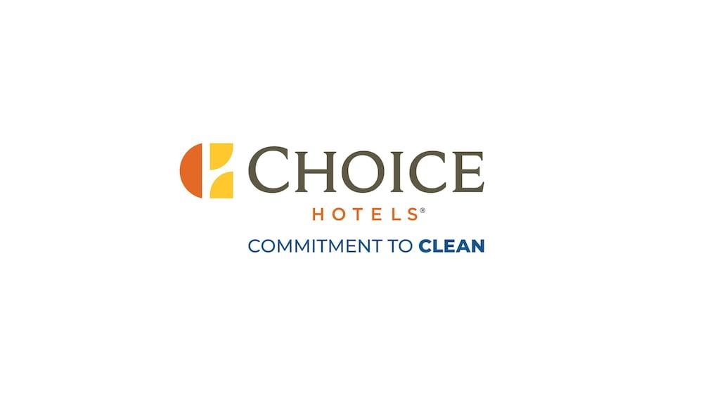 Clarion Inn & Suites University Center Auburn Bagian luar foto